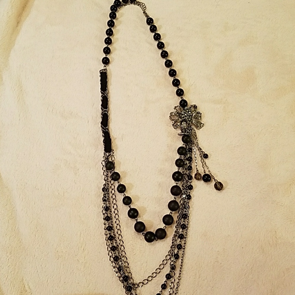 BLACK/SILVER NECKLACE